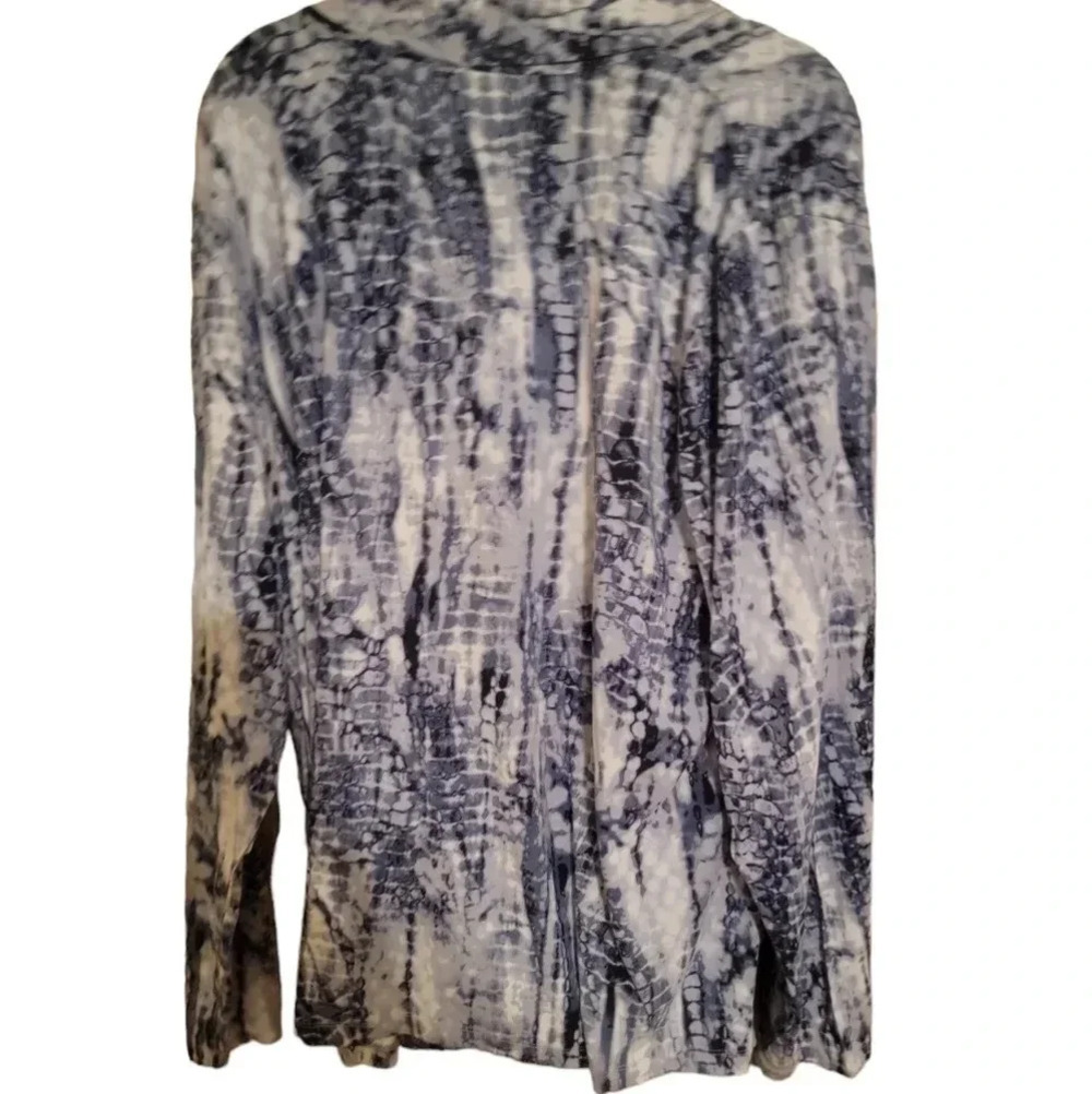 Plus size top - Picture 3 of 3
